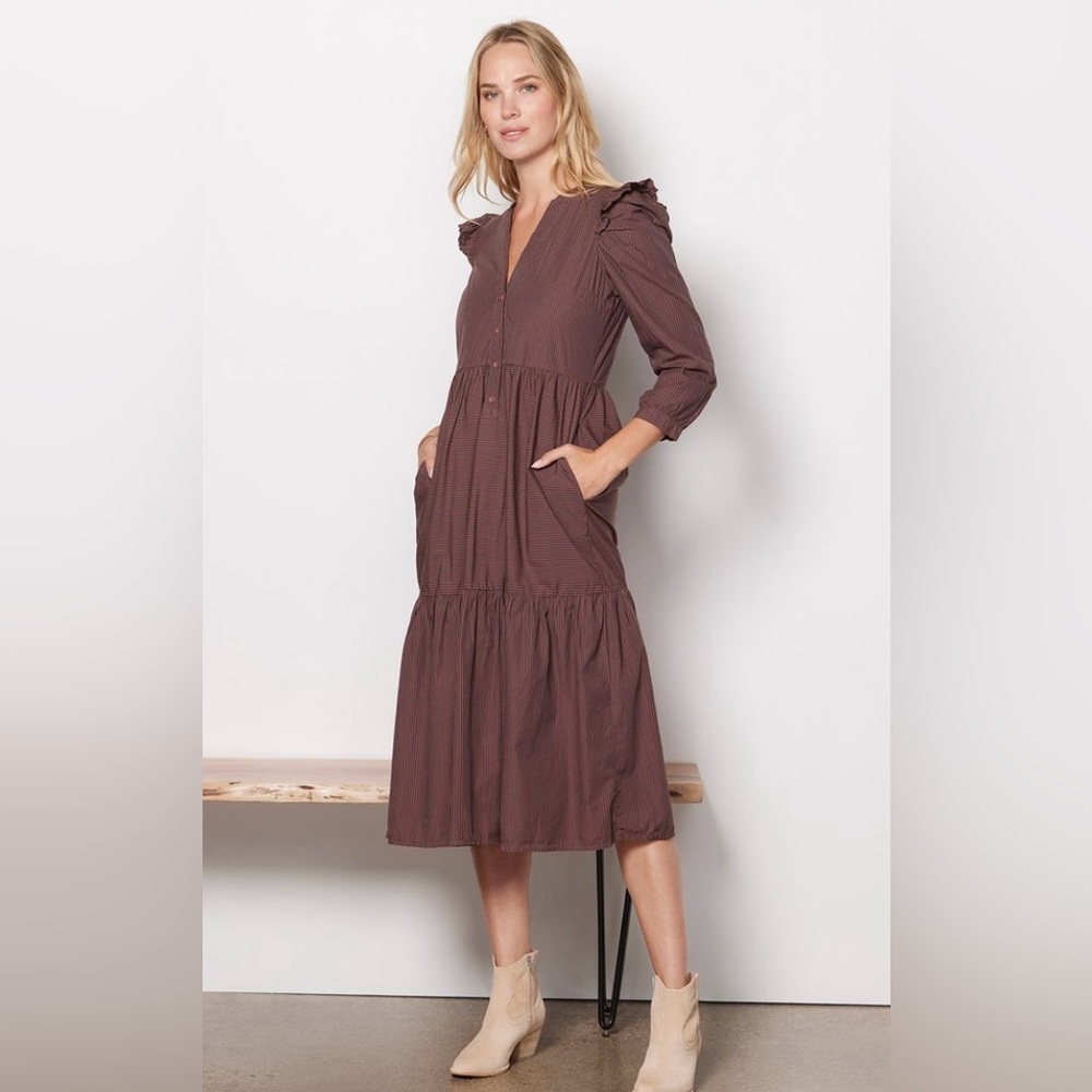 Evereve Brown Strip Midi Dress